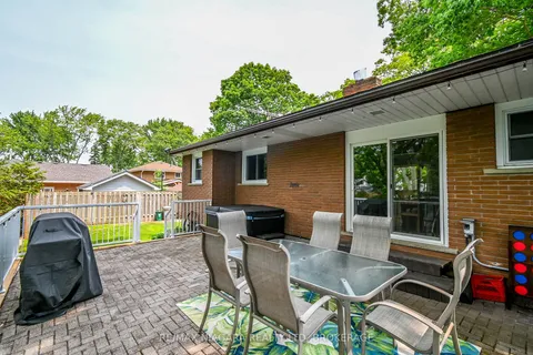 18 Oakridge Crescent, Port Colborne, ON L3K 2T4