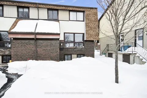 13C Woodvale Gn Crescent, South of Baseline to Knoxdale, ON K2G 4H1