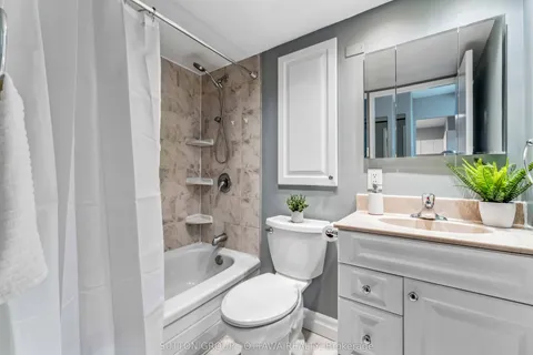 158A McArthur Avenue, Vanier and Kingsview Park, ON K1L 7E7