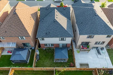 30 Scarletwood Street, Hamilton, ON L8J 0K8
