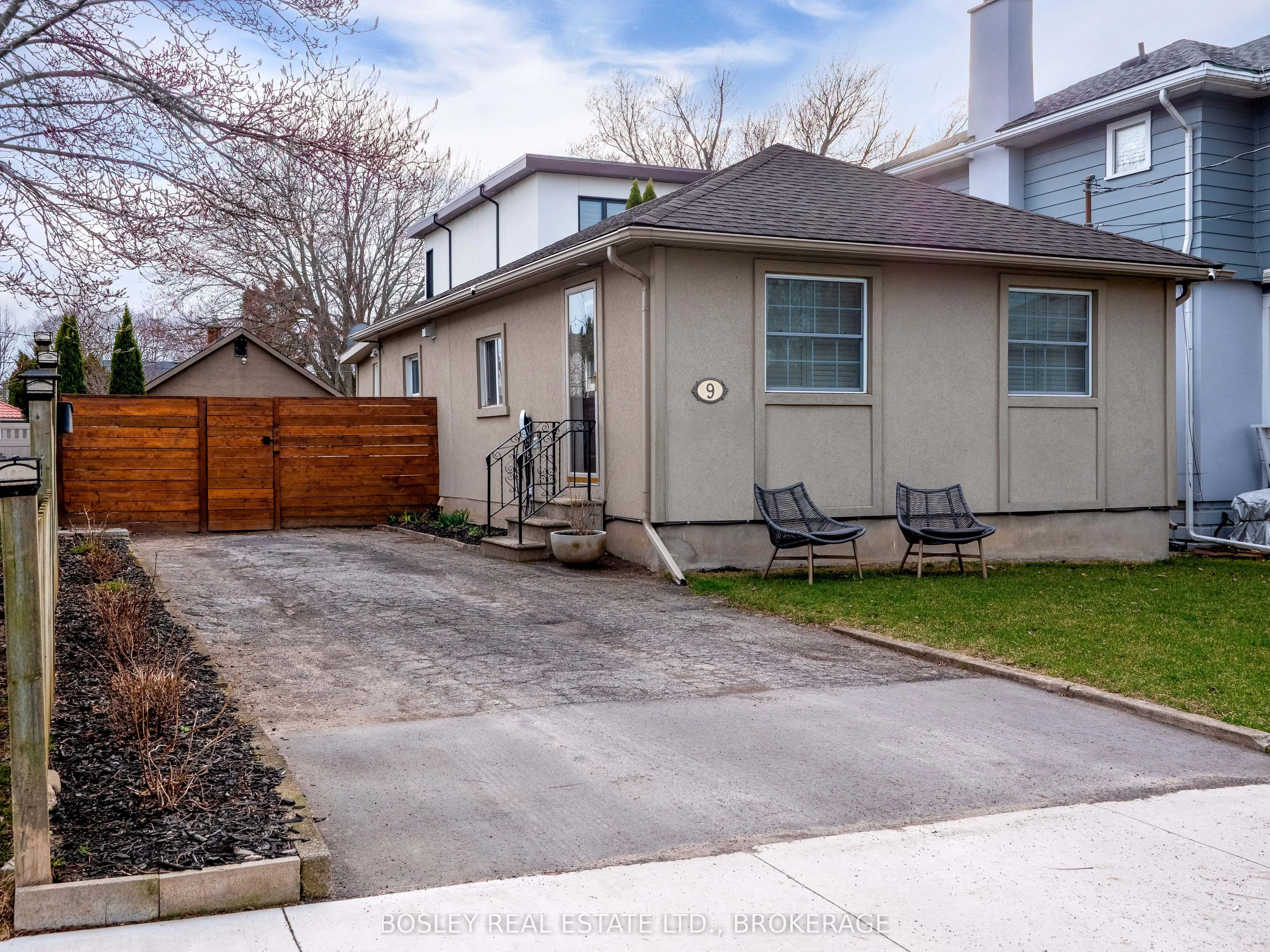 9 Shelley Avenue, St. Catharines, ON L2N 5L4