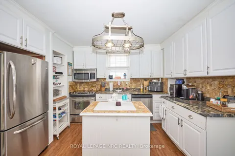 9 Waterloo Street, Fort Erie, ON L2A 3J6