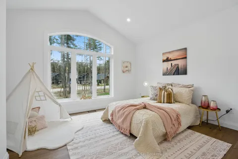 1030 Xavier Street, Gravenhurst, ON P0E 1G0