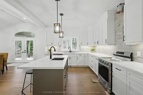1030 Xavier Street, Gravenhurst, ON P0E 1G0