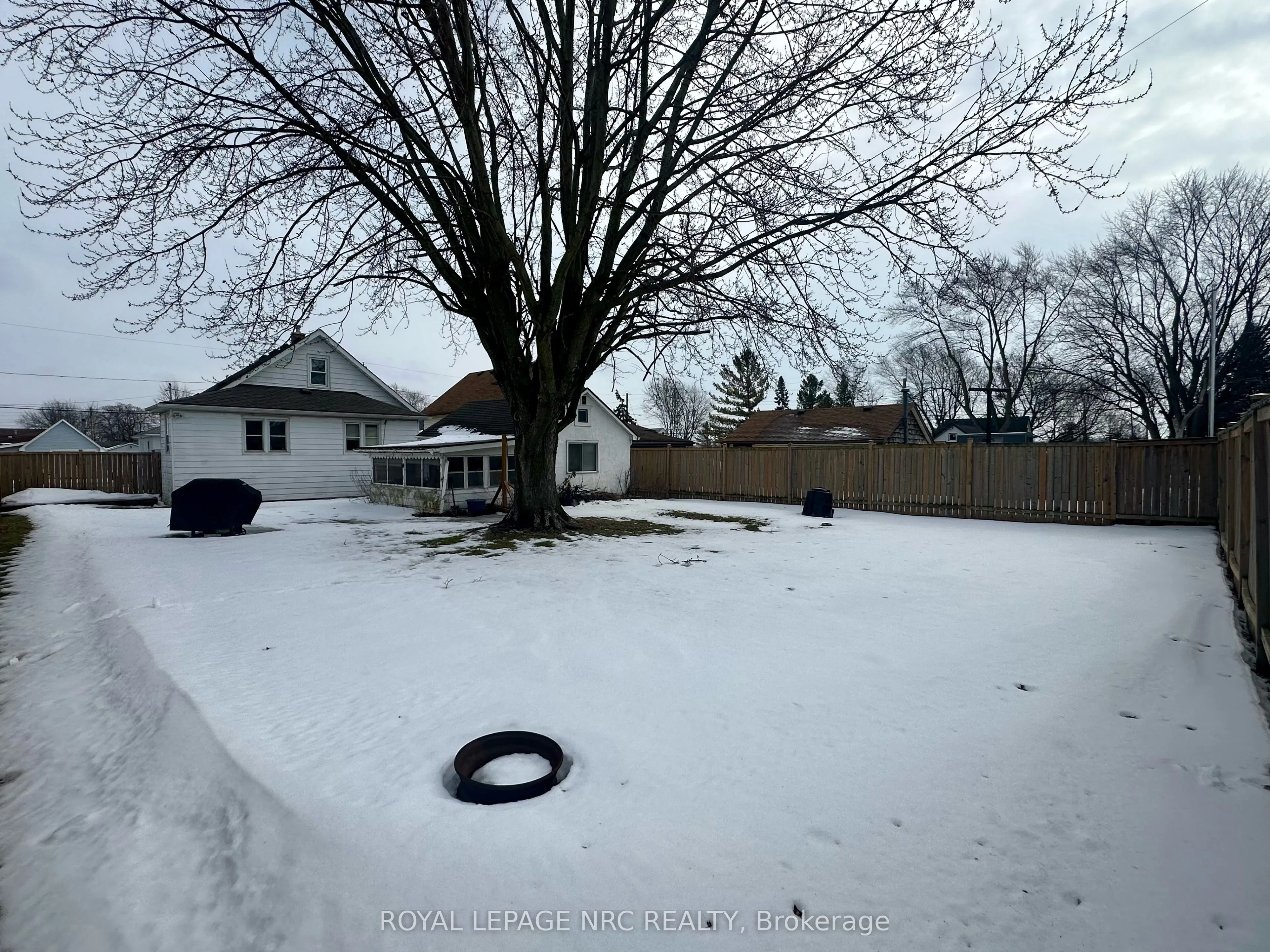 10 Athoe Street, Port Colborne, ON L3K 2B4