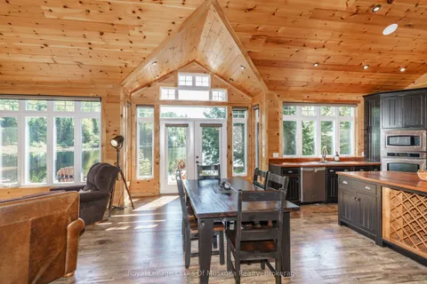 195 CHARLIES Lane, Huntsville, ON P0B 1M0
