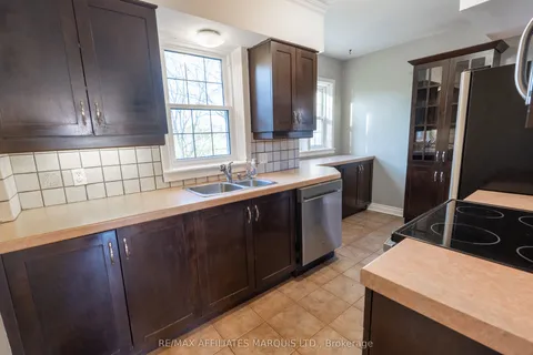 9 OLD ORCHARD Avenue, Cornwall, ON K6H 2H1