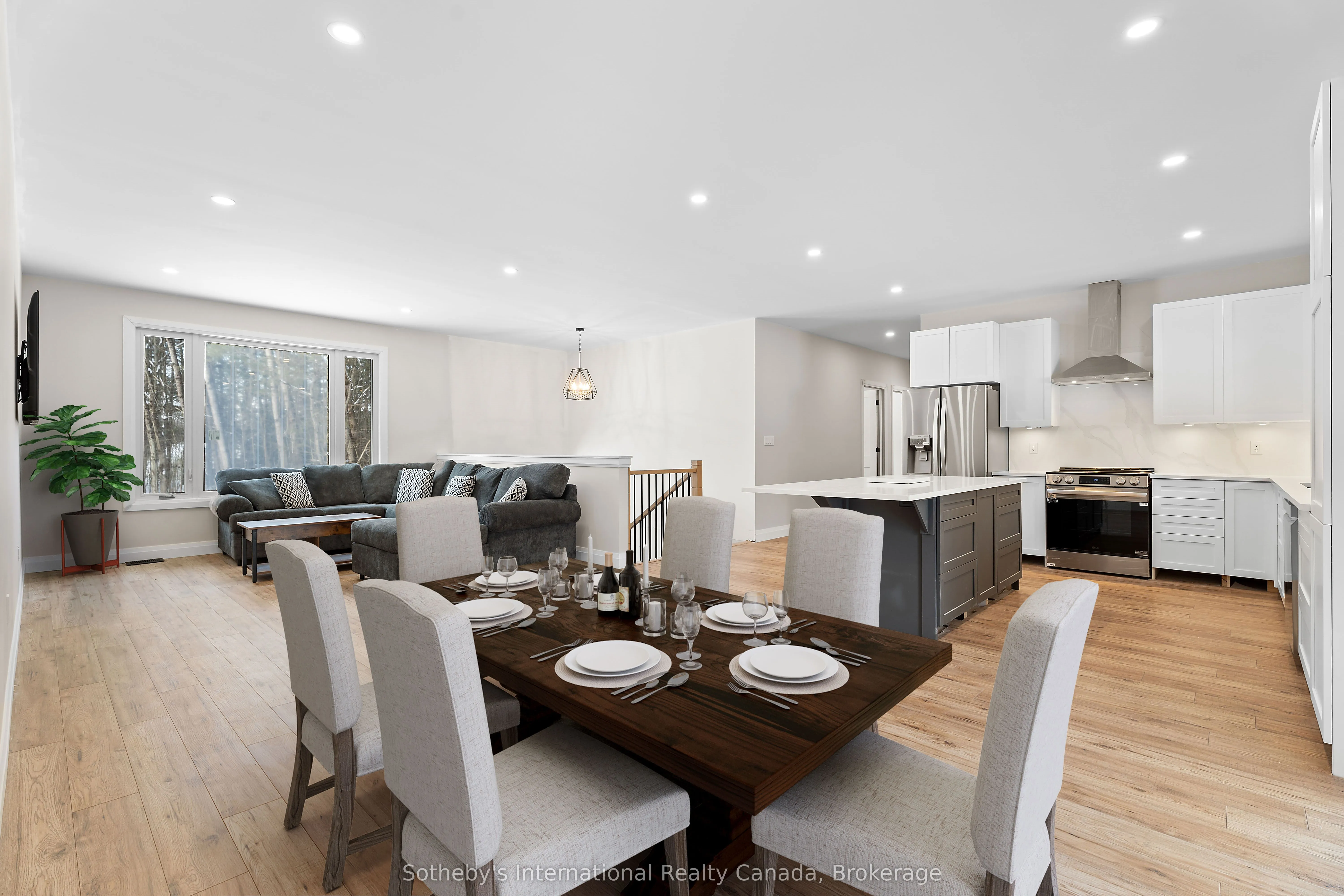 1094 Laidlaw Avenue, Gravenhurst, ON L0K 2B0