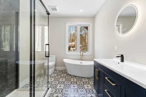 1094 Laidlaw Avenue, Gravenhurst, ON L0K 2B0