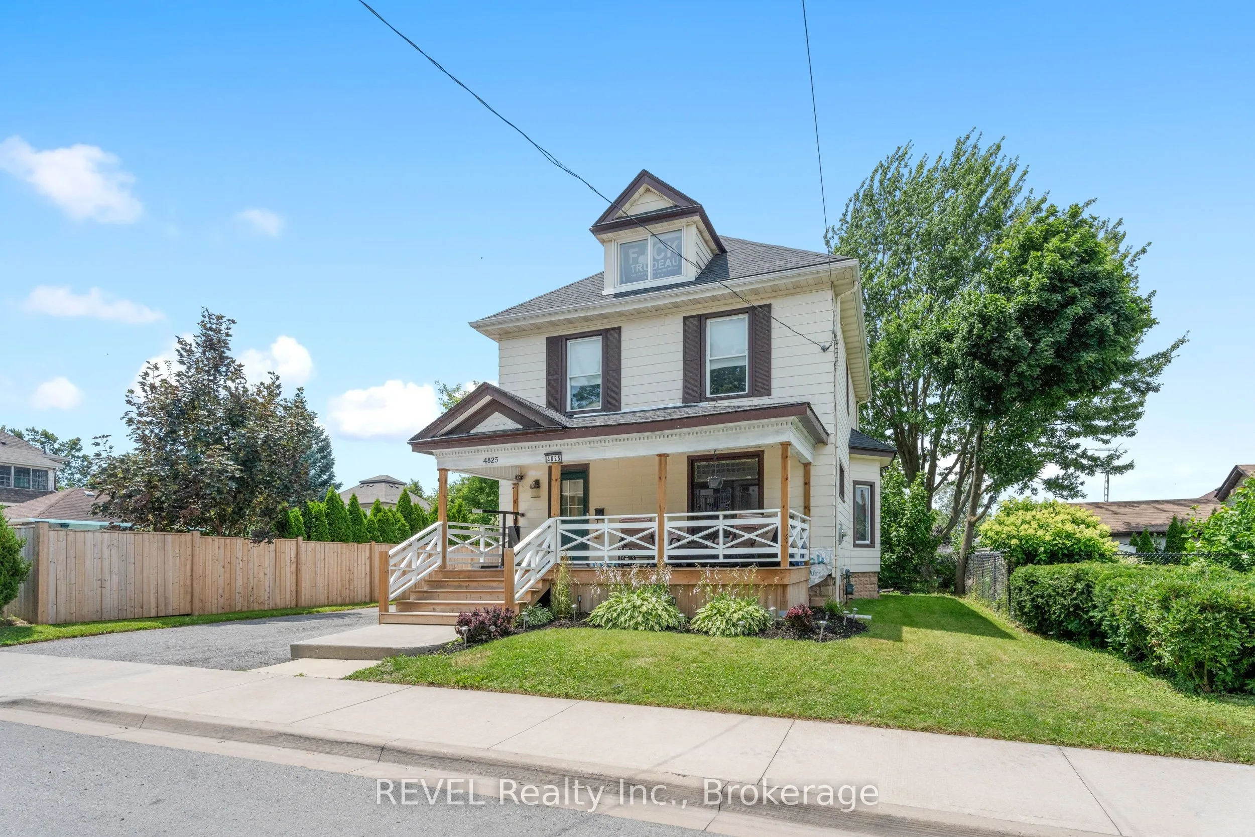 4825 Crysler Avenue, Niagara Falls, ON L2E 3W3