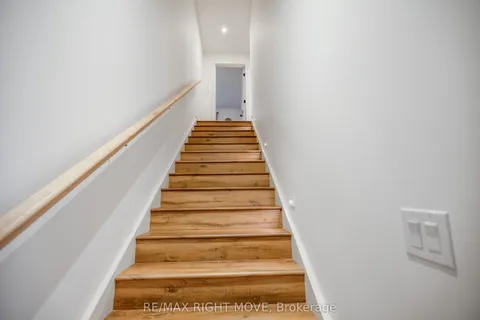 1025 Davis Drive, Gravenhurst, ON P0E 1N0