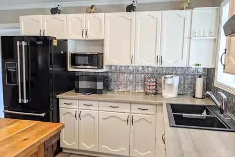 21 Pleasure Street, Kawartha Lakes, ON K0M 1G0