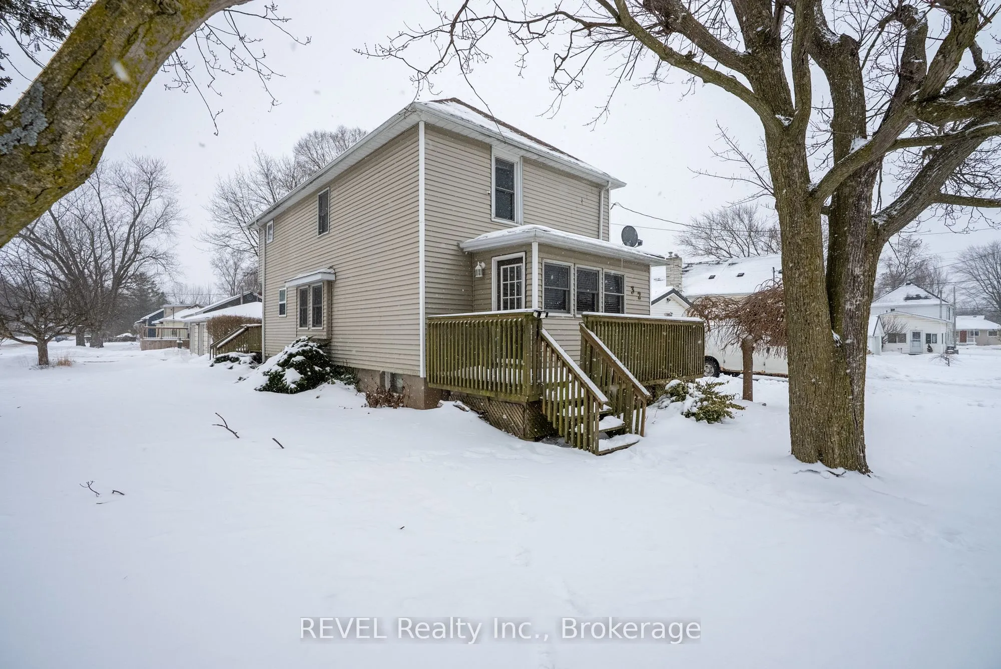 32 Bay Avenue, Welland, ON L3B 3G6