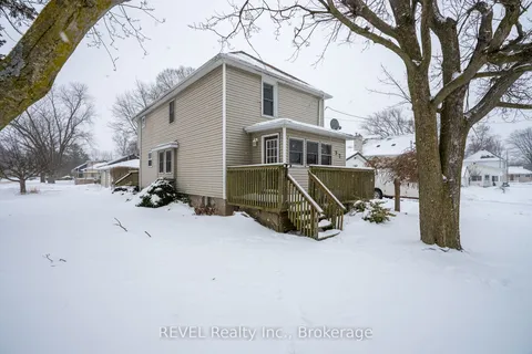 32 Bay Avenue, Welland, ON L3B 3G6