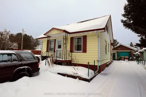25 Spruce Crescent, Deep River, ON K0J 1P0