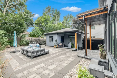 160 BEGONIA Avenue, Alta Vista and Area, ON K1H 6E4
