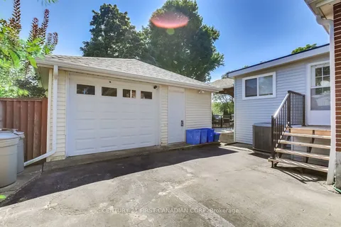 1891 Parkhurst Avenue, London, ON N5V 2C4