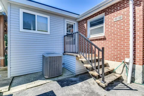 1891 Parkhurst Avenue, London, ON N5V 2C4