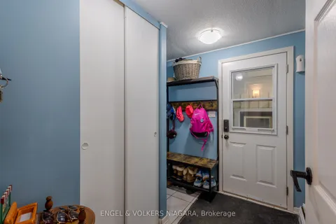 38 Lyons Avenue, Welland, ON L3B 1L7