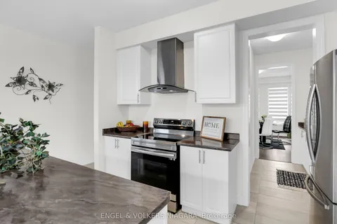 9234 White Oak Avenue, Niagara Falls, ON L2G 3P6