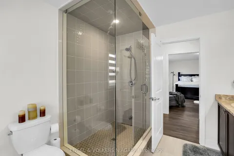9234 White Oak Avenue, Niagara Falls, ON L2G 3P6