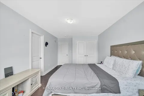 28 Meek Avenue, Mono, ON L0W 2Z2