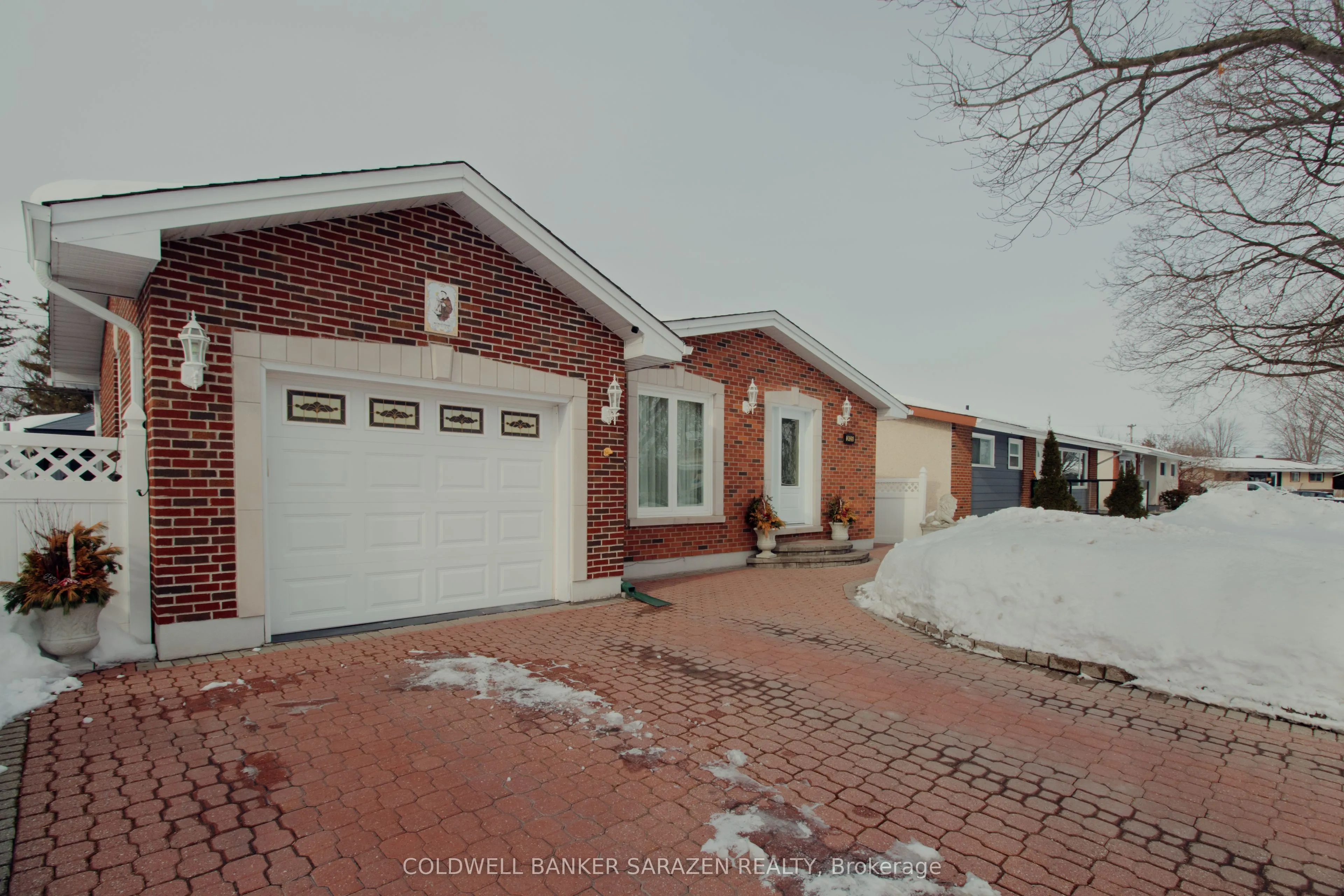 2435 Heaton Avenue, Elmvale Acres and Area, ON K1G 1J1