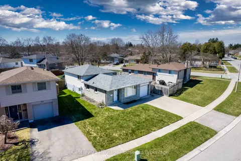 72 Magnolia Drive, Brant, ON N3L 3L3