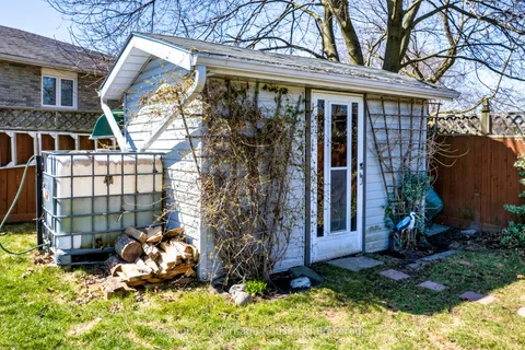 72 Magnolia Drive, Brant, ON N3L 3L3