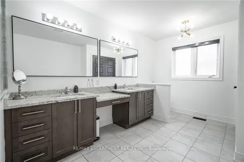 4126 Prokich Court, Lincoln, ON L3J 0M1