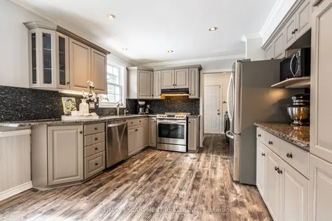 1 Acredale Drive, Hamilton, ON L0R 1H2