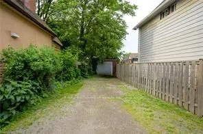 372 Beach Road, Hamilton, ON L8H 3K5
