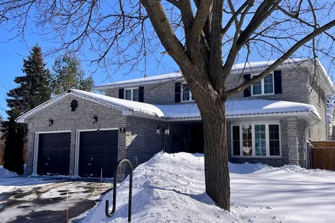 10 Thompson Court, Belleville, ON K8P 5C3