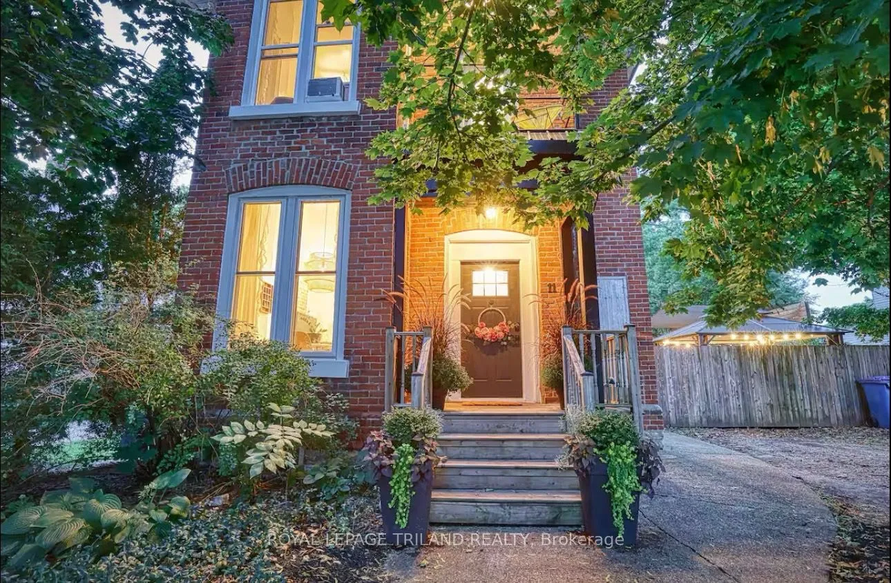 11 Maple Street, Aylmer, ON N5H 1B8