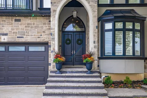 4 Lockman Drive, Hamilton, ON L9K 0C1