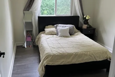 5974 Scott Street, Niagara Falls, ON L2E 3B4