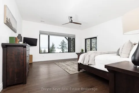 86 Claren Crescent, Huntsville, ON P1H 0C3