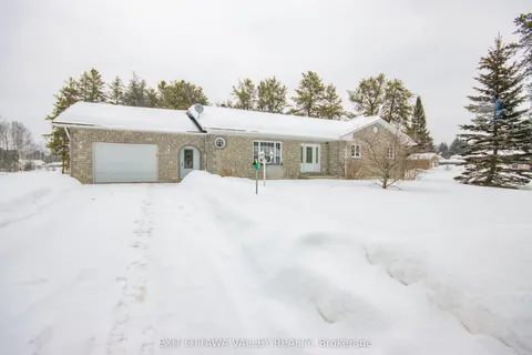 70 Sprucedale Avenue, Madawaska Valley, ON K0J 1B0