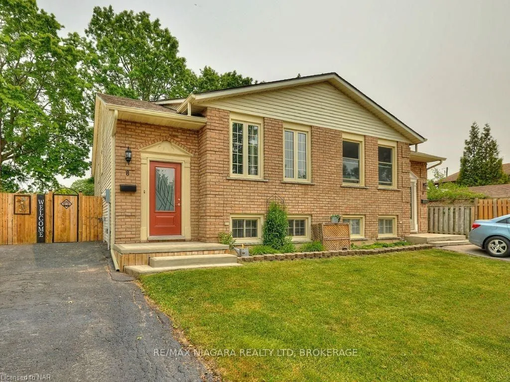 8 Rainbow Court, Welland, ON L3C 6R3
