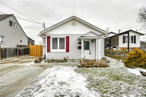 31 Woodrow Street, St. Catharines, ON L2P 2A1
