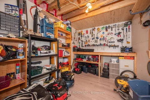 23 Noble Crescent, Petawawa, ON K8H 0G1