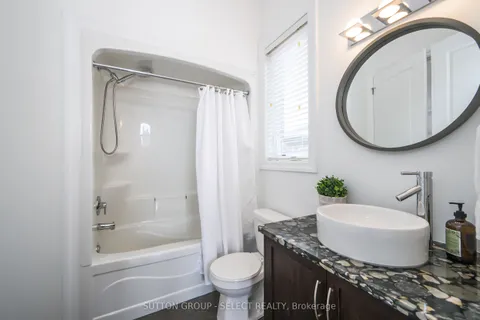 7071 Clayton Walk, London, ON N6P 0A1