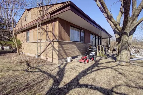 5 Homestead Avenue, Hamilton, ON L9H 5Y6