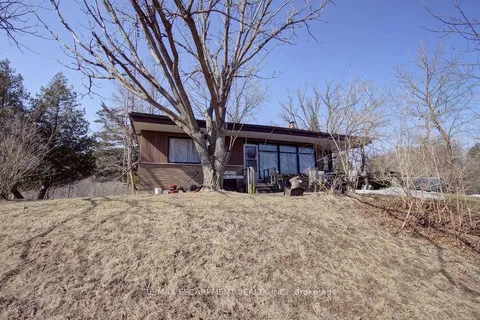 5 Homestead Avenue, Hamilton, ON L9H 5Y6