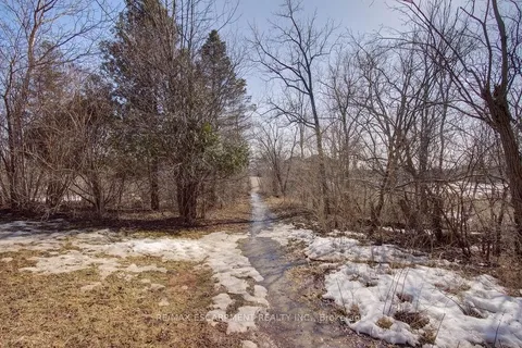 5 Homestead Avenue, Hamilton, ON L9H 5Y6