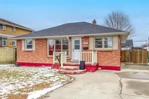 702 Rayburne Avenue, Sarnia, ON N7T 7A8