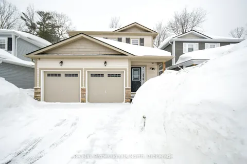 230 Pine Street, Gravenhurst, ON P1P 1B1