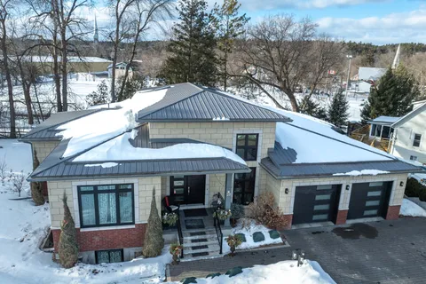28 George Street, Westport, ON K0G 1X0