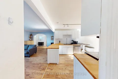 2086 Petawawa Boulevard, Petawawa, ON K8A 7G9