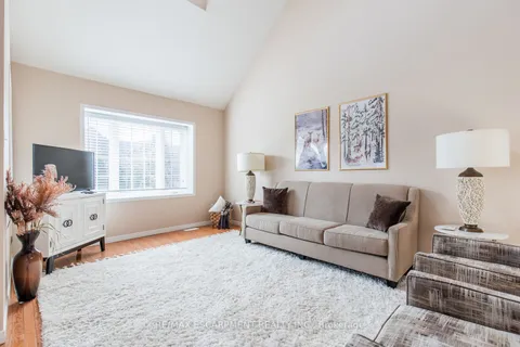 188 Livingston Avenue, Grimsby, ON L3M 5R7
